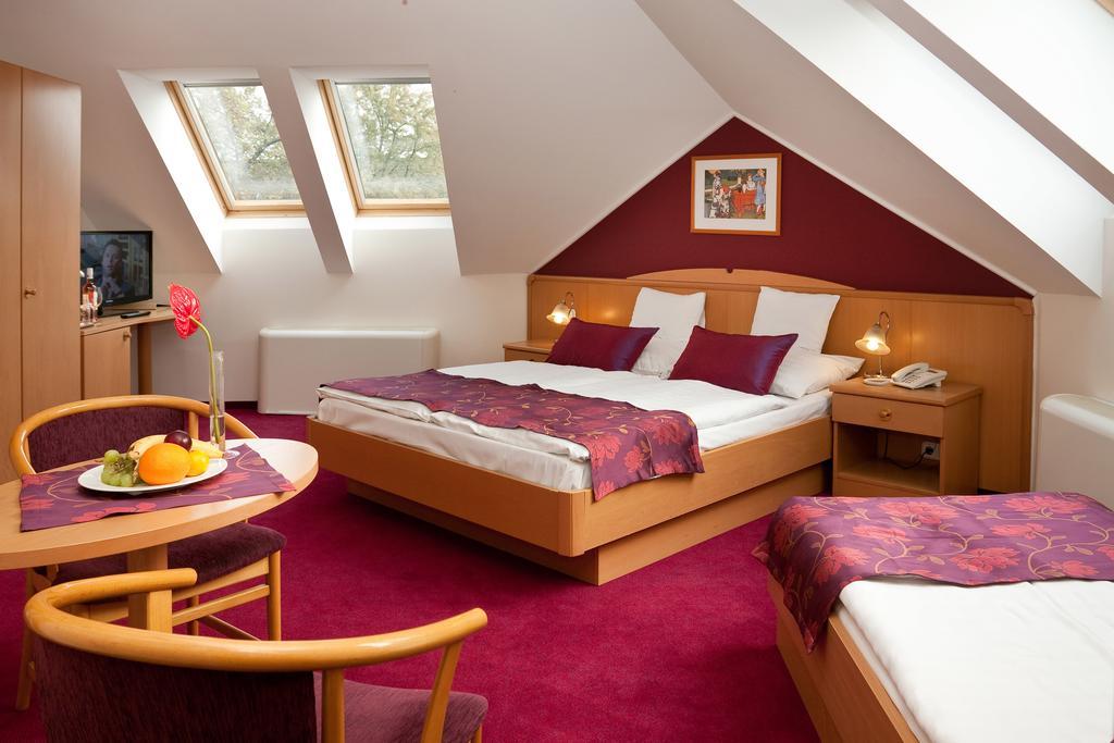 Hotel Kalvaria เยอร์ ห้อง รูปภาพ