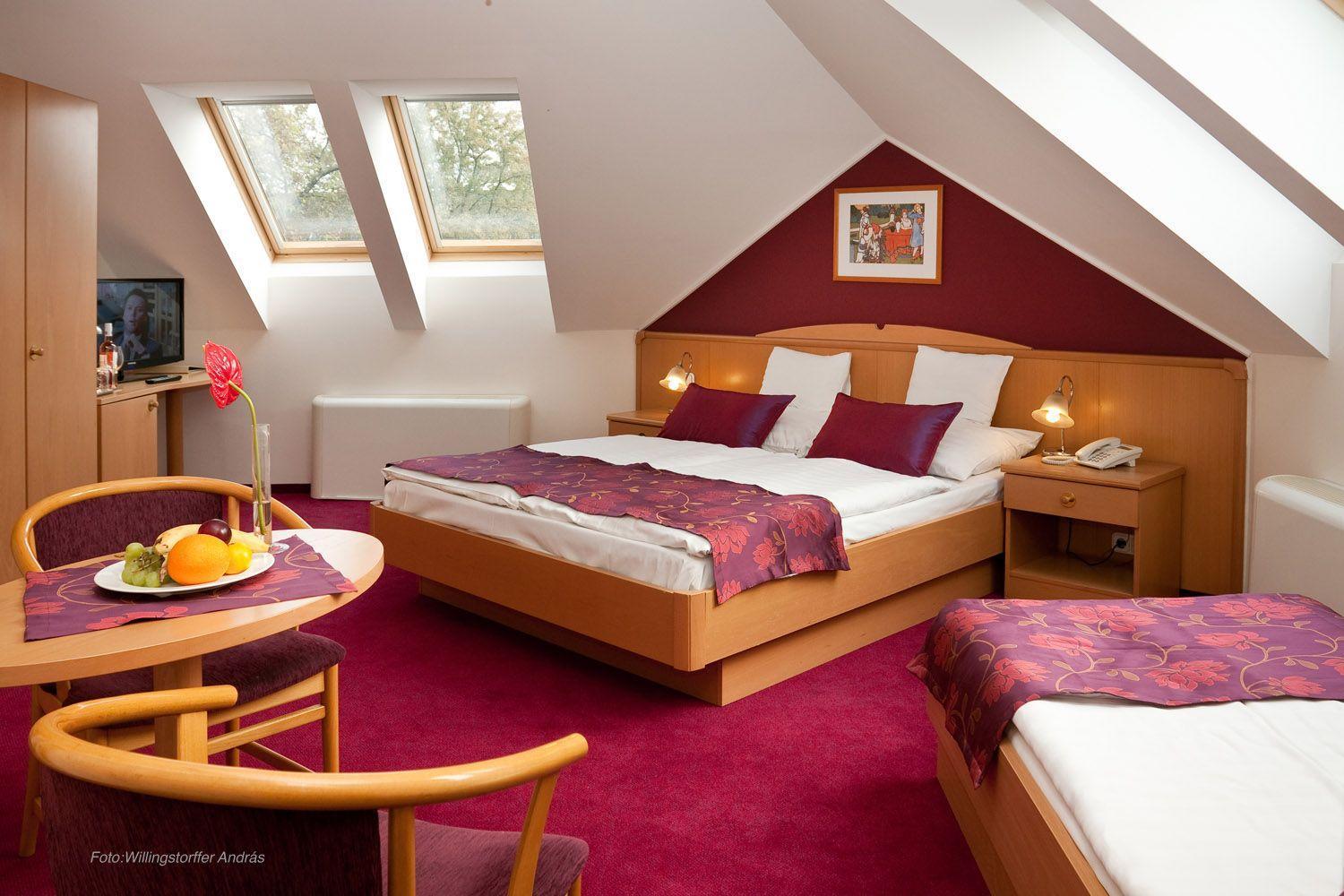 Hotel Kalvaria เยอร์ ภายนอก รูปภาพ