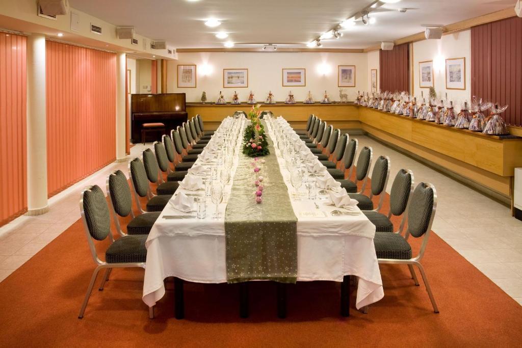 Hotel Kalvaria เยอร์ ภายนอก รูปภาพ