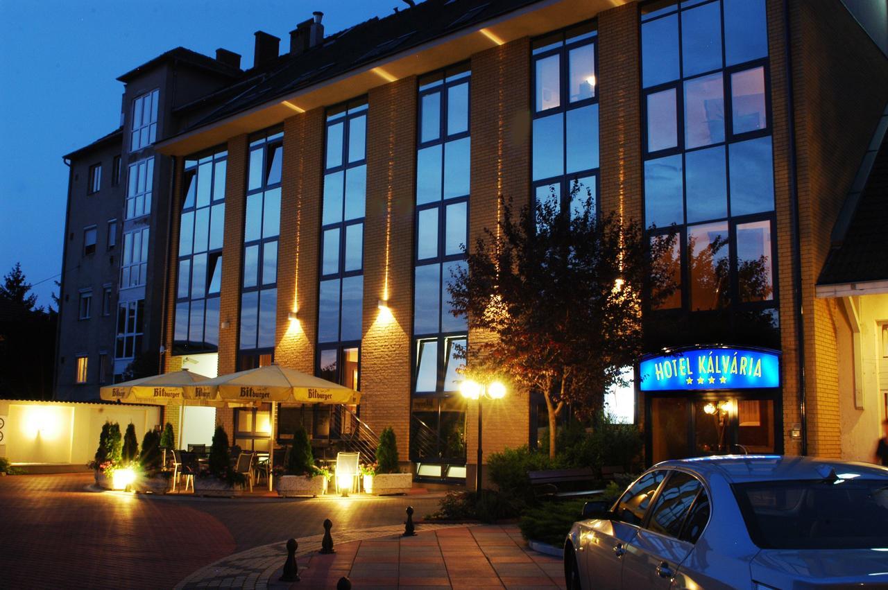 Hotel Kalvaria เยอร์ ภายนอก รูปภาพ